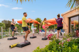 Camping Le Letty - Fitness sur la terrasse du bar