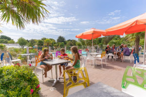 Camping Le Letty - Terrasse du Bar et restaurant