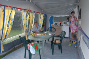Camping Le Letty - Auvent caravane 5/6 personnes