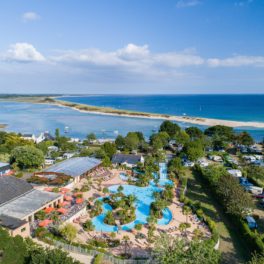Camping Le Letty - Vue de l\'espace aquatique