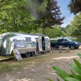 Camping Le Letty - Emplacement confort caravane