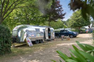 Camping Le Letty - Emplacement confort caravane