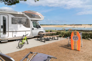 Camping Le Letty - Emplacement Premium avec vue directe dur la mer