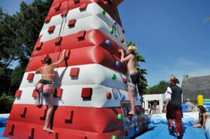 Camping Le Letty - Fun day mur d'escalade