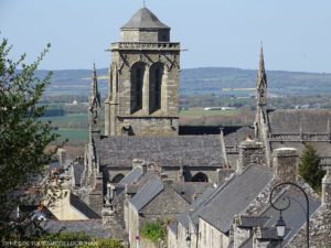 Camping Le Letty - Eglise de Locronan