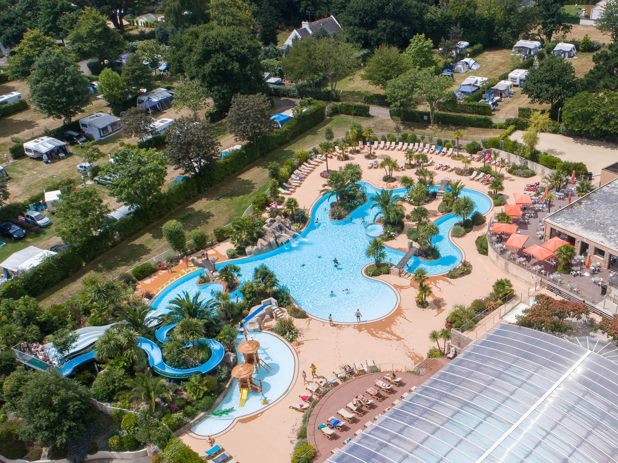 Camping Bretagne avec piscine, parc aquatique, espace aquatique couvert ...