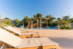 Camping Le Letty - Le solarium et la pataugeoire