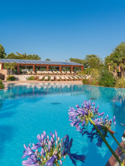 Camping Le Letty - Vue de l\'espace aquatique et de la piscine couverte