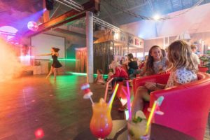 Camping Le Letty - Danse et spectacle au bar