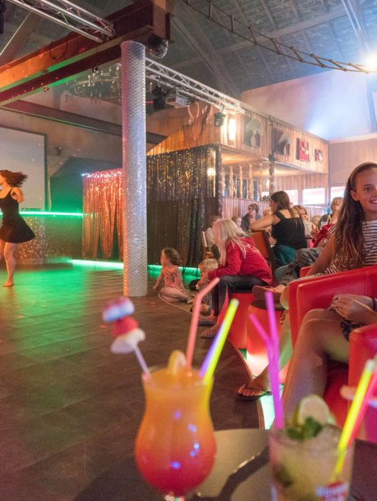 Camping Le Letty - Danse et spectacle au bar