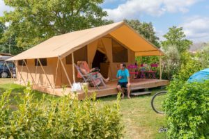 Camping Le Letty - Vue de l'emplacement de la tente Lodge
