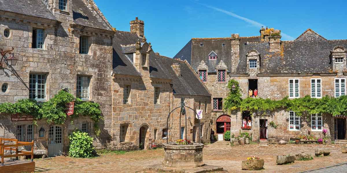 place du village locronan